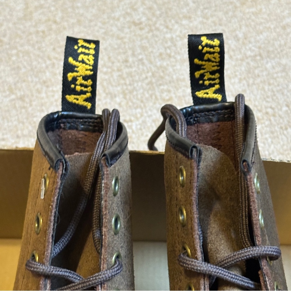 NEW Doc Martens Brown Leather Boots W6 M5 AirWair Docs Womens shoes NWT in box - Picture 8 of 16